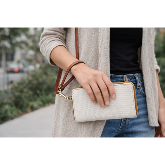DOONEY & BOURKE White Lizard Embossed Leather Zip Wristlet Wallet - NEW - Picture 3 of 11